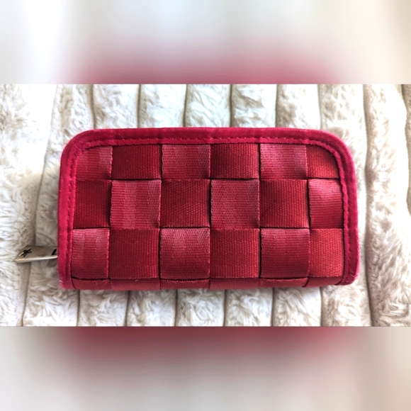 HARVEY'S Original Seatbelt Bag Wallet Crimson - Picture 1 of 5